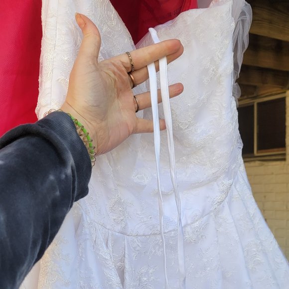 Strapless Lace Ballgown with POCKETS!!! - Picture 9 of 10